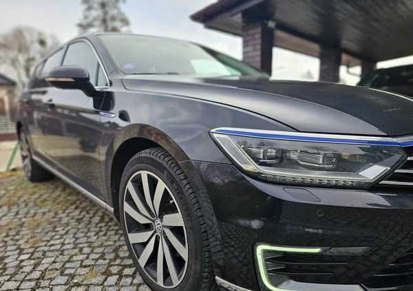 Volkswagen Passat cena 68600 przebieg: 246000, rok produkcji 2015 z Gliwice małe 466